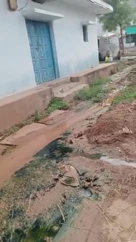 धमतरी जिला का सबसे बड़ा गांव करेली बड़ी में सफाई व्यवस्था नहीं फिर भी टैक्स का पैसा गायब I
सफाई के बात पर सरपंच मौन I
