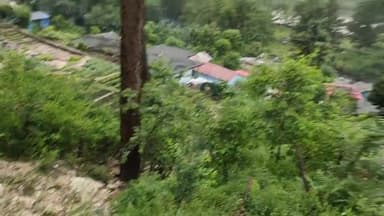 हिना गांव जिला उत्तरकाशी में नई रोड के लैंडस्लाइड से आम जनों के घर में रात के समय  घुसा पानी।