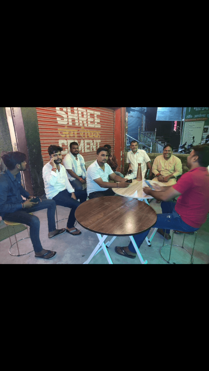 बक्सर के सिंडिकेट पर स्थित गैलेक्सी ग्रैंड कैफे पर युवाओं के बीच संवाद करते  महर्षि विश्वामित्र फाउंडेशन के शाहाबाद संयोजक रविराज। #reels #StarsEverywhere #बक्सर #जनसंवाद @highlight महर्षि विश्वामित्र फाउंडेशन राज कुमार चौबे बक्सर बक्सर, मि