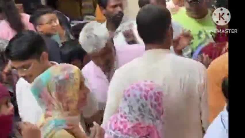 धन तेरस के मौके पर महम के बाजारों में उमड़ी भीड़,जमकर की खरीदारी