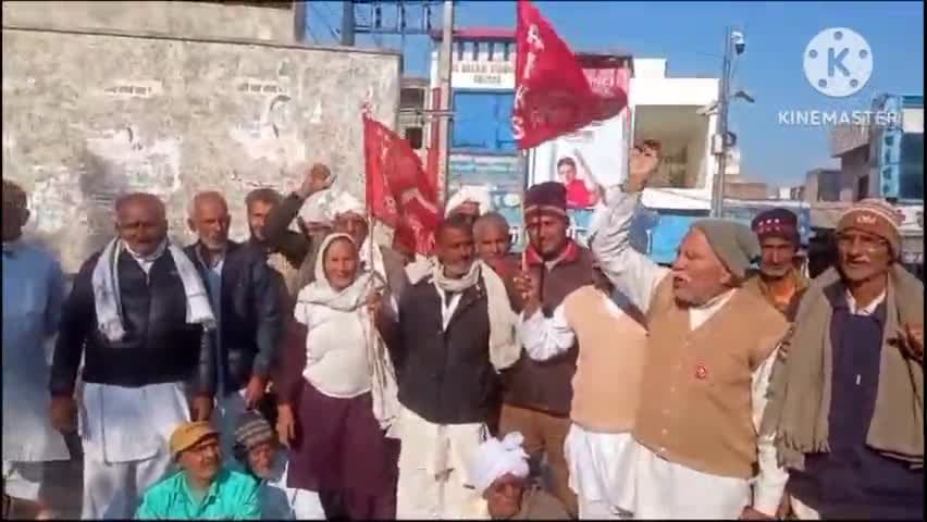 किसान सभा सदस्यों ने किसानों के साथ मिलकर महम में किया राज्यसभा सांसद रामचन्द्र जांगड़ा का विरोध, कहा माफी मांगें सांसद