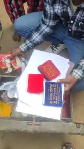 देवघर सरवा  क्षेत्र में डहुआ ंचायत सुरसुरा गांव में चोरी ह चोरी हुआ है   अताउल मियां आप लोग देख सकते हैं गाना जब मिलकर क