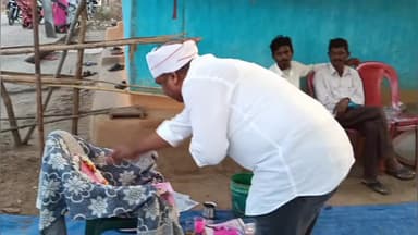 औंधी: डोंगरगांव में आयोजित शोक कार्यक्रम में विधायक इन्द्रशाह मंडावी ने परिजनों को बंधाया ढांढस