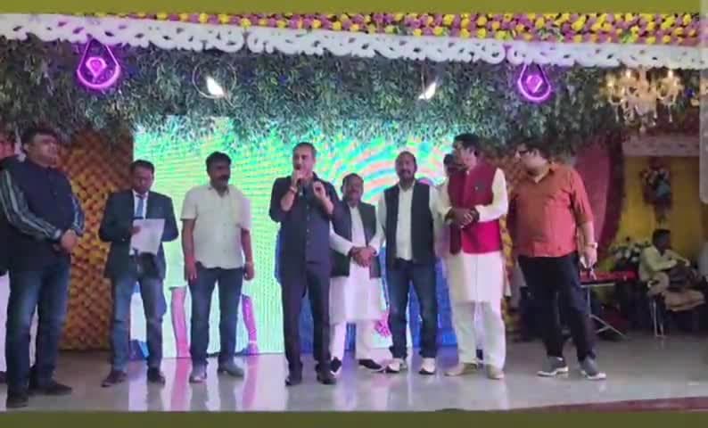 चतुर युग चल रहा है 
बेवजह अधिक अच्छे मत बनो,
जो जिस भाषा में समझता है उसे 
उसी भाषा में समझाओ। 
#जय_भवानी 🔱 
🙏🙏🙏🙏🙏