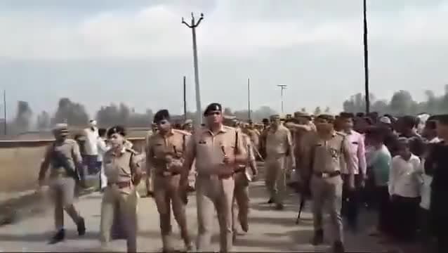 उत्तर प्रदेश ज़िला बरेली: में खेत जा रहे चाचा भतीजे की गोली मार कर हत्या कर दी गई 
उत्तर प्रदेश के लिए अब #जंगलराज शब्द भी छोटा पड़ जा रहा है ।

Akhilesh Yadav