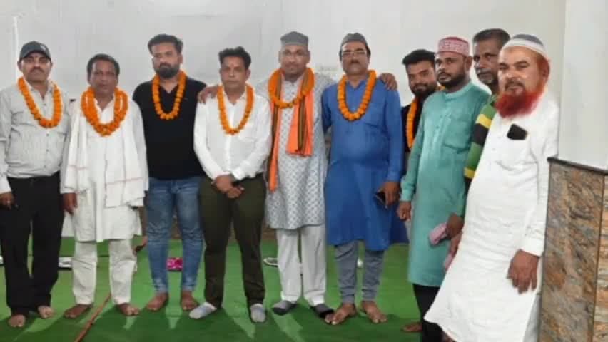 लालपुर थाना: मुस्लिम समाज ने मुंगेली के नव निर्वाचित जनप्रतिनिधियों के सम्मान में मुस्लिम जमात खाना में इफ्तार समारोह का आयोजन किया