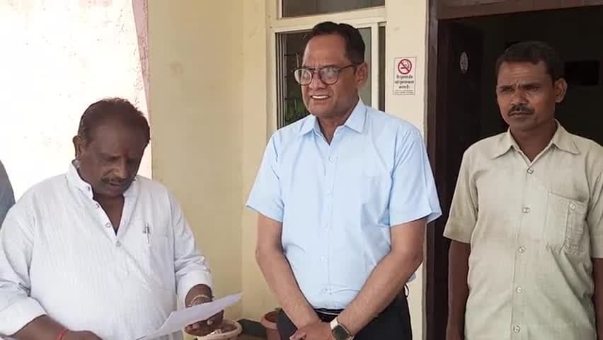 चंद्रशेखर आजाद नगर कांग्रेस कार्यकर्ताओं ने राष्ट्रपति के नाम ज्ञापन सोपा