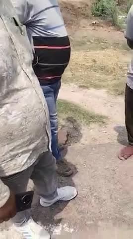 क्या प्रशासन के बिना कोई लेखपाल किसी इमारत को गिरवा सकता है 
बेला मौज लेखपाल रोहित यादव
#dmauraiya 
#auraiyanews