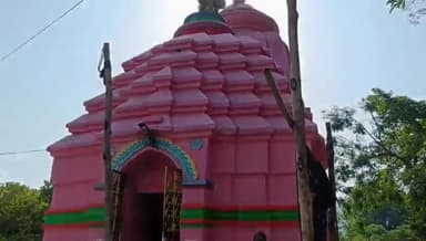ବଡମ୍ବା: ଖାରୋଡ଼ ଗ୍ରାମର ମହାକାଳୀ ଙ୍କ ପୀଠ ରୁ ବିଳମ୍ବିତ ରାତ୍ରିରେ  ୩ ଗୋଟି ଚନ୍ଦନ ଗଛ ଚୋରି କରି ନେଇଗଲେ ଦୁବୃର୍ତ୍ତ