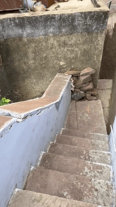 कैलादेवी करौली में घर के एक मात्र रास्ता को निर्माण करके ब्लॉक कर दिया है कैलादेवी थाने में को शिकायत की hai निवेदन है घर का रास्ता खुलवाने की कृपा करें #karoulipolice