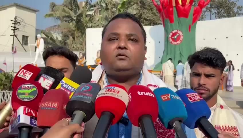 টেঙাখাত: উজনি অসমৰ কোনো ঠাই ধুবুৰী সদৃশ কৰিবলৈ দিয়া নহ'বঃ দুলীয়াজানত এই মন্তব্য ছাত্ৰ সন্থাৰ সাধাৰণ সম্পাদক সমীৰণ ফুকনৰ