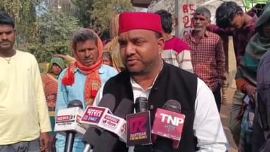 # ओनईपहाडपुर .#पूर्वाचलएक्सप्रे वे मे हुई सडक-हादसा मे हुईतीनकी मौत /मृतक के घर पहुंचे,सपा विधायक,सहयोग का दियाआश्वासन*