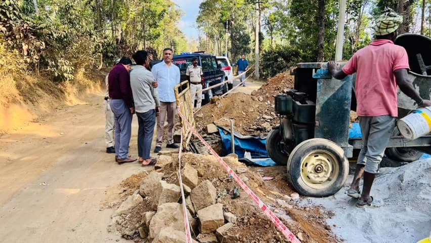 ಪೊನ್ನಂಪೇಟೆ: ಪಾಲಿಬೆಟ್ಟ - ಗೋಣಿಕೊಪ್ಪ ರಸ್ತೆಕಾಮಾಗಾರಿ ಪರಿಶೀಲಿಸಿದ ಶಾಸಕ ಪೊನ್ನಣ್ಣ