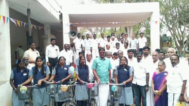 ஆரணி: களம்பூர் பகுதியில் மாணவிகளுக்கு நாடாளுமன்ற உறுப்பினர் விலையில்லா மிதிவண்டிகளை வழங்கினார்