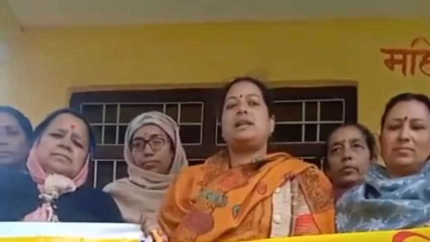 मकरीड़ी: ग्राम पंचायत पीपली के विभिन्न महिला मंडलों ने स्मार्ट मीटर के विरोध में किया प्रदर्शन