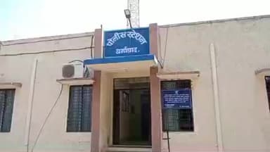 धर्माबाद: धर्माबाद येथे फिर्यादीच्या घरातून चांदीचे दागिने केले लंपास अज्ञात चोरट्याविरुद्ध धर्माबाद पोलीस ठाण्यात गुन्हा दाखल