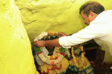 దుబ్బాక: దుబ్బాక పట్టణంలోని రేకులకుంట ఎల్లమ్మ దేవాలయంలో ప్రత్యేక పూజలు చేసిన దుబ్బాక ఎమ్మెల్యే కొత్త ప్రభాకర్ రెడ్డి