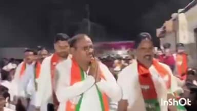 औसा: “एकीकडे विकास, एकीकडे भकास… विकासाला मत द्या!”–आमदार अभिमन्यू पवार यांच्या भाषणाचा व्हिडिओ सोशल मीडियावर व्हायरल