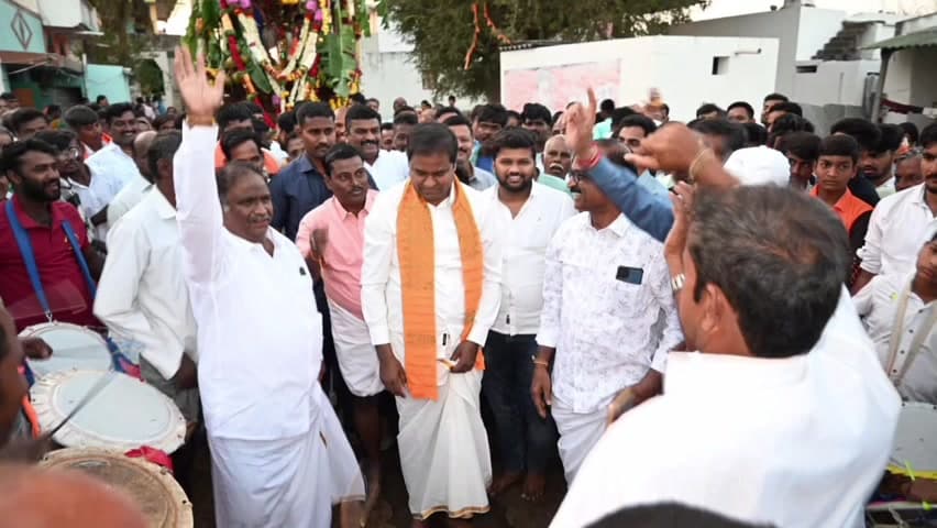 ಕೂಡ್ಲಿಗಿ: ಬಣವಿಕಲ್ಲು ಗ್ರಾಮದಲ್ಲಿ ಸಂಭ್ರಮ ಸಡಗರದಿಂದ ಜರುಗಿದ ಶ್ರೀ ಬೊಮ್ಮಲಿಂಗೇಶ್ವರ ಸ್ವಾಮಿಯ ರಥೋತ್ಸವ; ಶಾಸಕ ಶ್ರೀನಿವಾಸ್ ಭಾಗಿ