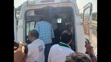 మంథని: సిమెంట్ బ్రిక్స్ లోడ్ తో వెళ్తుండగా పొలాల్లో బోల్తా పడ్డ ట్రాక్టర్., పలువురికి గాయాలు చికిత్స కోసం ఆసుపత్రికి తరలింపు
