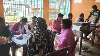 পাঁশকুড়া: পাঁশকুড়া গান্ধীপীঠ বিদ্যালয়ে ভ্রাম্যমান চিকিৎসা পাঁশকুড়া উপস্থিত পাশকুড়া শহর তৃণমূল কংগ্রেসের সভাপতি