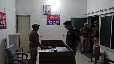 एसपी #रायबरेली ने देररात थाना #भदोखर का निरीक्षण किया,अभिलेख जांचे और पुलिस को आमजन से शालीन ब्यवहार करने के निर्देश दिए