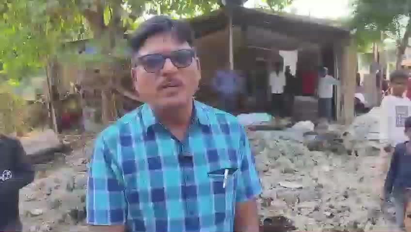 આમોદ: આમોદ નગરપાલિકા દ્વારા ભીમપુરા રોડ પર દબાણવાળું મકાન ડિમોલિશન..