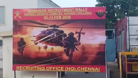 காட்பாடி: காட்பாடி மாவட்ட விளையாட்டு மைதானத்தில் ராணுவத்தில் பெண் ராணுவ வீரர்களை சேர்க்கும் நிகழ்ச்சியை மாவட்ட ஆட்சியர் துவக்கி வைத்தார்