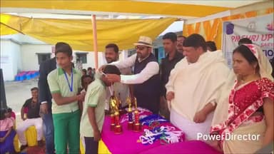 सोनारायठाढ़ी: उच्च विद्यालय पहारिया में वार्षिक खेलकूद समारोह के फाइनल में सफल प्रतिभागियों को पूर्व कृषि मंत्री ने किया सम्मानित