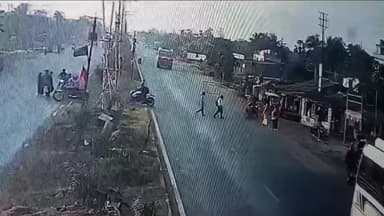 হলদিয়া: হলদিয়া মেছাদা ১১৬ নম্বর জাতীয় সড়ক  হলদিয়া তালপুকুরে  একটি তেল ট্যাংকার বেপরোয়া ভাবে দোকানে ঢুকে যায় নিহত এক আহত ৫