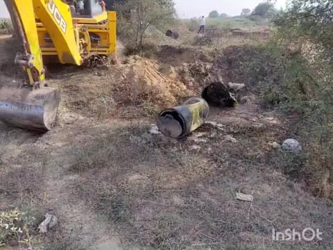 बिक्रम: रानीतालब थाना क्षेत्र के शारदा छपरा गांव में सोन नदी किनारे लगभग 5000 लीटर अवैध देशी शराब नष्ट की गई