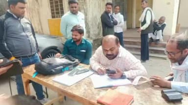 राजाखेड़ा: जेवीवीएनएल के शिविर में उपभोक्ताओं को मिली बड़ी राहत, राजाखेड़ा और मरैना में 93 लोगों ने जमा किए ₹5.9 लाख बकाया