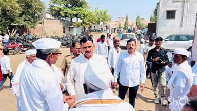 बदनापूर: बाजार वाहेगाव येथे आमदार नारायण कुचे यांनी गावकऱ्यांशी व ज्येष्ठ नागरिकांशी साधला संवाद
