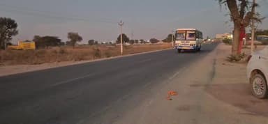 मूंडवा: मूंडवा, राजस्थान में रोडवेज के चालक और परिचालक की मनमर्जी से यात्री बसें बाईपास पर निकलती हैं