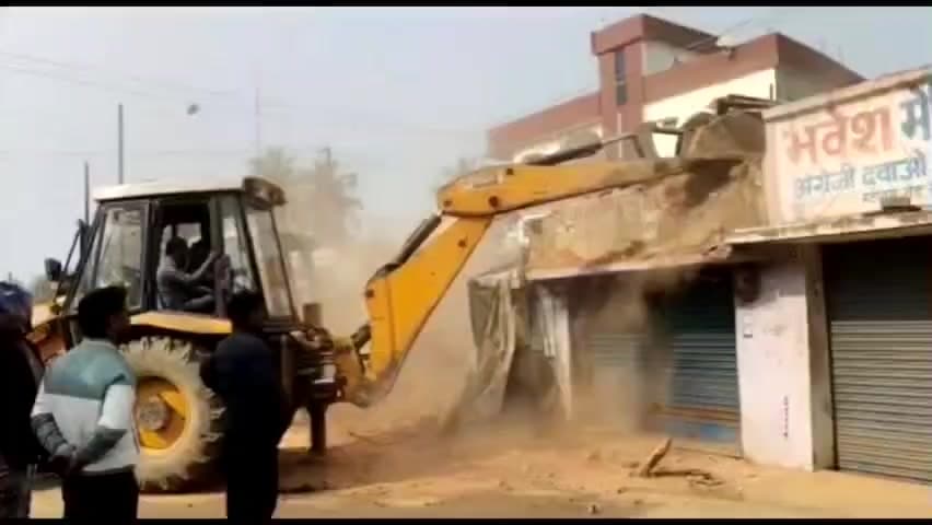 रंगरा चौक: रंगरा चौक पर अतिक्रमण हटाओ अभियान, 100 दुकानें तोड़ी गईं