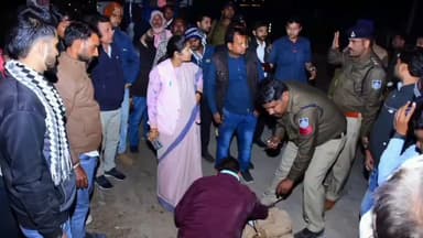 कोटर: सड़क पर घायल युवकों की मदद के लिए रुकीं राज्यमंत्री प्रतिमा बागरी