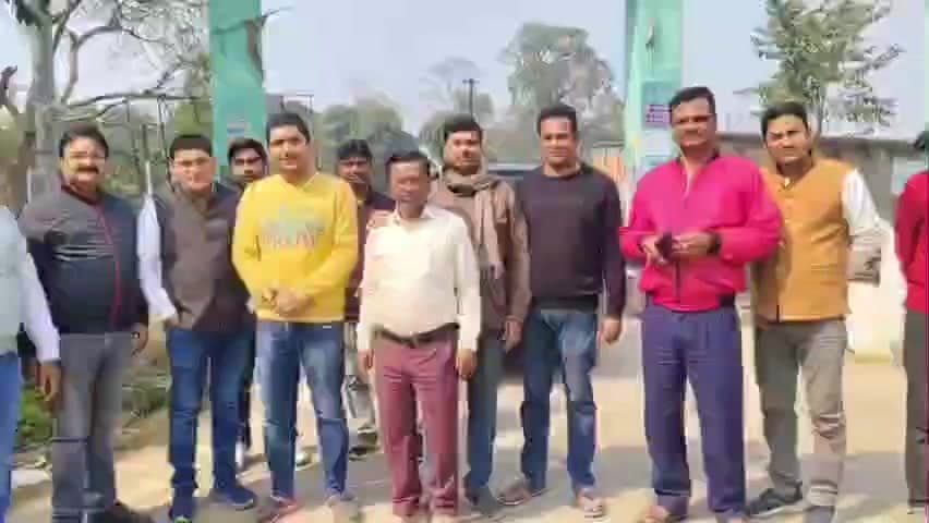 सुगौली: सुगौली क्षेत्र के एनएच पर तेज रफ्तार वाहनों ने स्थानीय लोगों के लिए समस्या खड़ी की, बेरिकेटिंग लगाने की उठी मांग