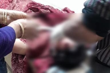 ইটাহার: বিয়ে বাড়ি যাওয়ার পথে চাঁকলা এলাকায় পিকআপের সঙ্গে মুখোমুখি ধাক্কা বাইকের, গুরুতর জখম নাবালক সন্তান সহ এক দম্পতি
