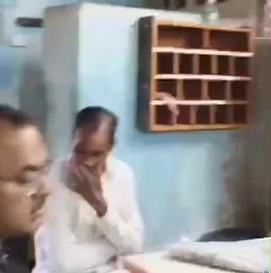 ભાવનગર: વાળુકડ ગામે  ડીગ્રી કે લાયસન્સ વગર દવાખાનુ ચલાવતા ઈસમને પોલીસે ઝડપી લીધો, જેનો વિડીયો વાયરલ થયો હતો  #viral