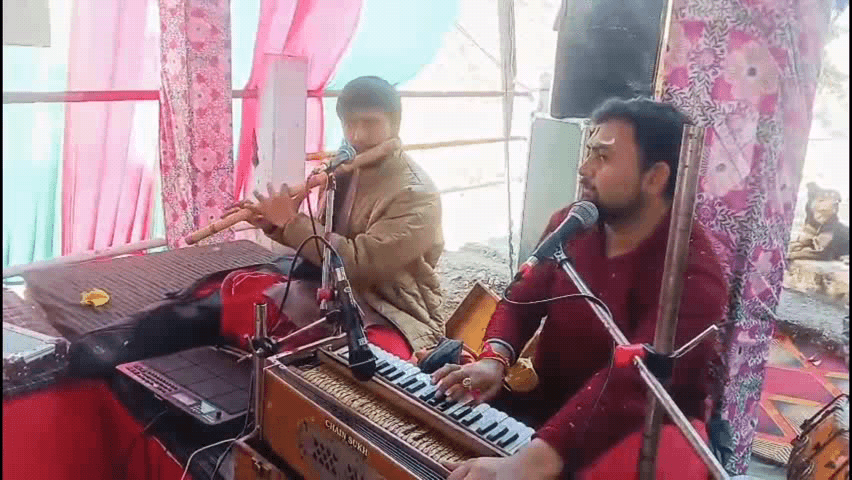 कांडा: गोपेश्वर धाम धपोलासेरा में शिव महापुराण कथा का आयोजन, कल महाशिवरात्रि पर्व की तैयारियाँ मंदिर में चल रही हैं