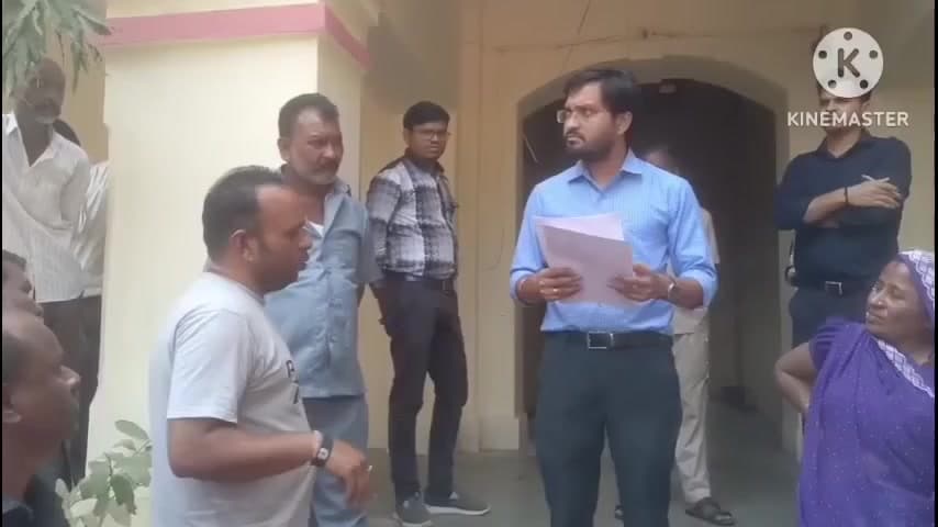 सेंधवा: सैंधवा न्यू हाउसिंग बोर्ड कॉलोनी में विवाद के बाद कार्रवाई की मांग, तहसीलदार को सौंपा ज्ञापन