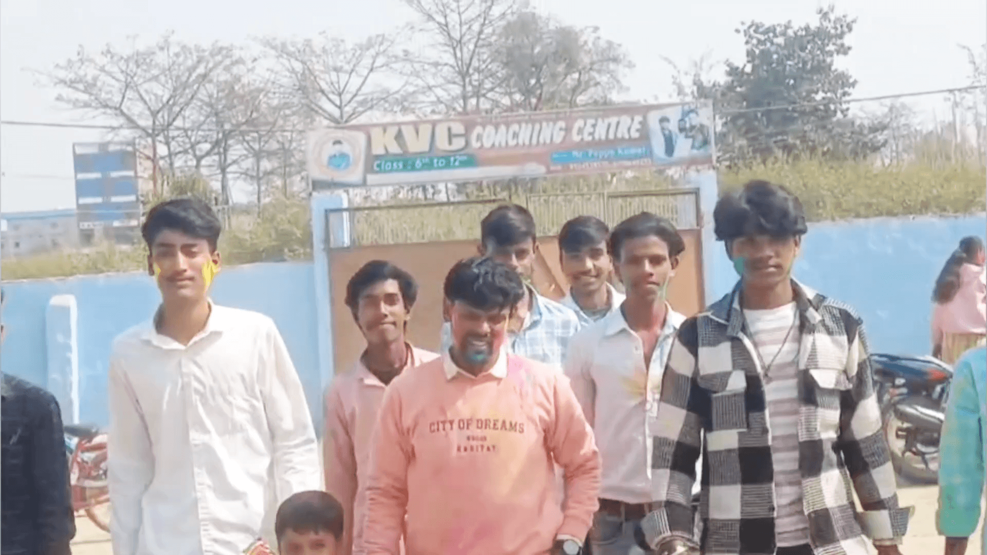 पकड़ी दयाल: पकड़ी दयाल के दो शिक्षण संस्थानों में दीक्षांत समारोह आयोजित, मैट्रिक परीक्षार्थियों को दी गई विदाई
