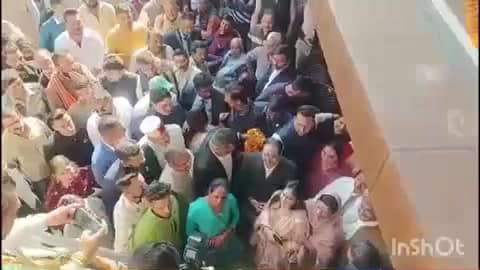 भोटा: केंद्रीय स्वास्थ्य, रसायन एवं उर्वरक मंत्री जगत प्रकाश नड्डा विधायक हमीरपुर आशीष शर्मा के निवास में पहुंचे