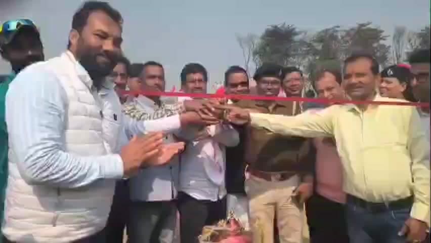 मैनाटांड़: मैनाटाड़ में पंद्रह दिवसीय क्रिकेट टूर्नामेंट की शुरुआत हुई