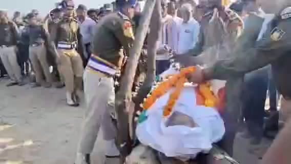 मोहम्मदगंज: रानीदेवा पहुंचा सीआरपीएफ हेड कांस्टेबल मुकेश कुमार का पार्थिव शव, राजकीय सम्मान के साथ हुआ अंतिम संस्कार