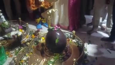 बागली: ग्राम जटाशंकर के रामायण कालीन जटाशंकर तीर्थ में उमड़ा आस्था का सैलाब, मन्नत पूरी होने पर तुलादान