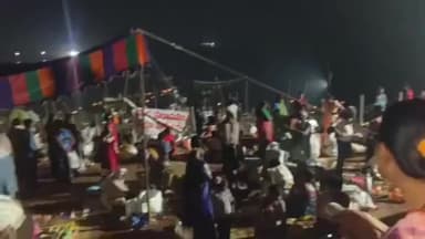 కె.గంగవరం: కోటిపల్లి రేవులో భక్తుల పుణ్యస్నానాలు: సోమేశ్వరుని దర్శనానికి పోటెత్తిన జనం