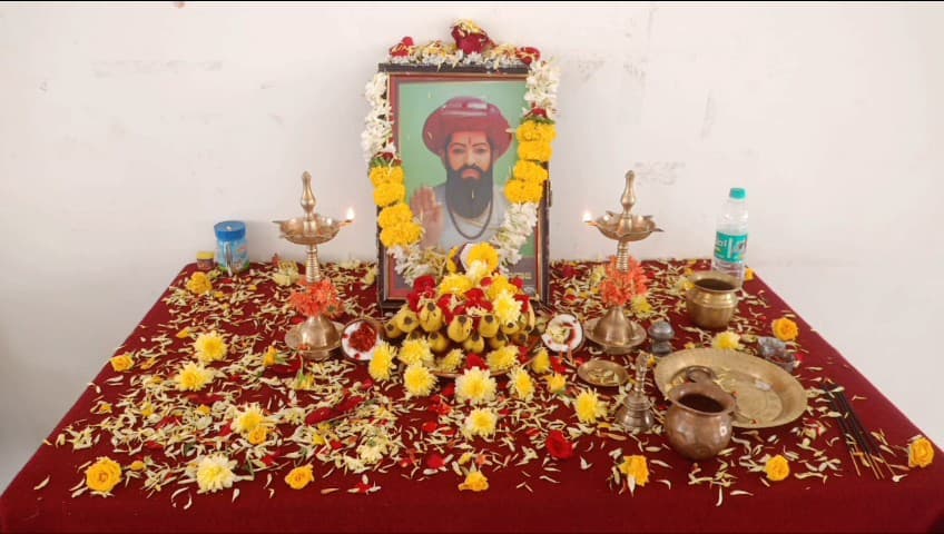 ಹಗರಿಬೊಮ್ಮನಹಳ್ಳಿ: ಪಟ್ಟಣದ ತಾಲೂಕು ಕಚೇರಿಯಲ್ಲಿ ಶ್ರೀ ಸಂತ ಸೇವಾಲಾಲ್ ಅವರ ಜಯಂತಿ ಆಚರಣೆ