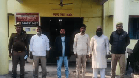 करनैलगंज: छात्रा को अश्लील संदेश भेजने के आरोप में चार आरोपी गिरफ्तार