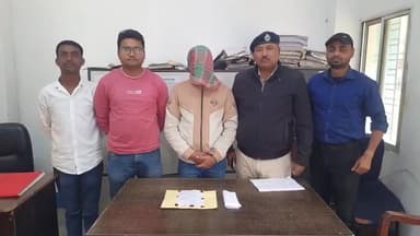 ইটাহার: ১০০ গ্রাম ব্রাউন সুগার কালিয়াচক থেকে কিনে বিক্রি করতে এসে ইটাহারের চাঁভোট মোড় থেকে গ্রেপ্তার গাজোলের এক মাদক কারবারি